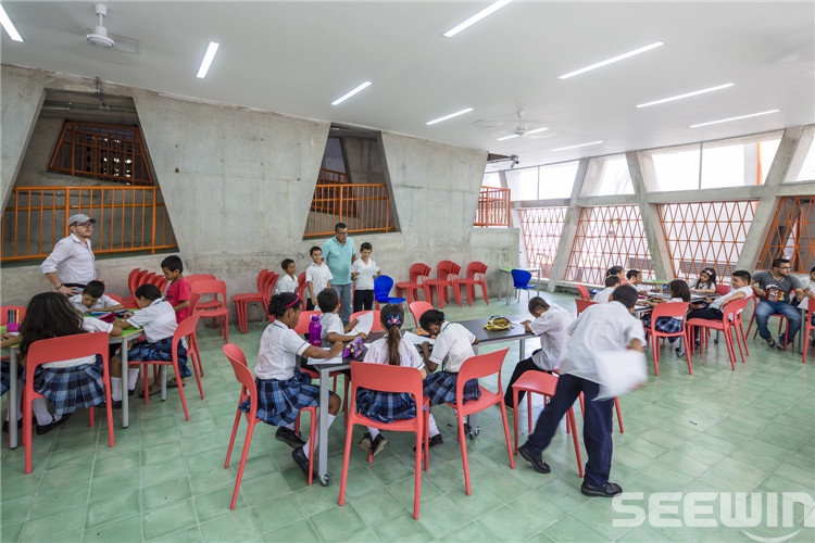 学生课桌椅